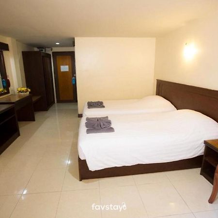 Twin Palms Suites And Residence Pattaya Exterior photo