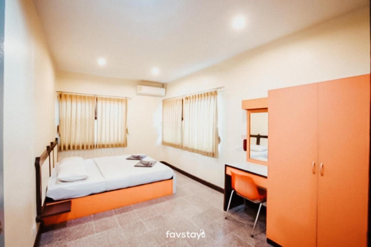Twin Palms Suites And Residence Pattaya Exterior photo