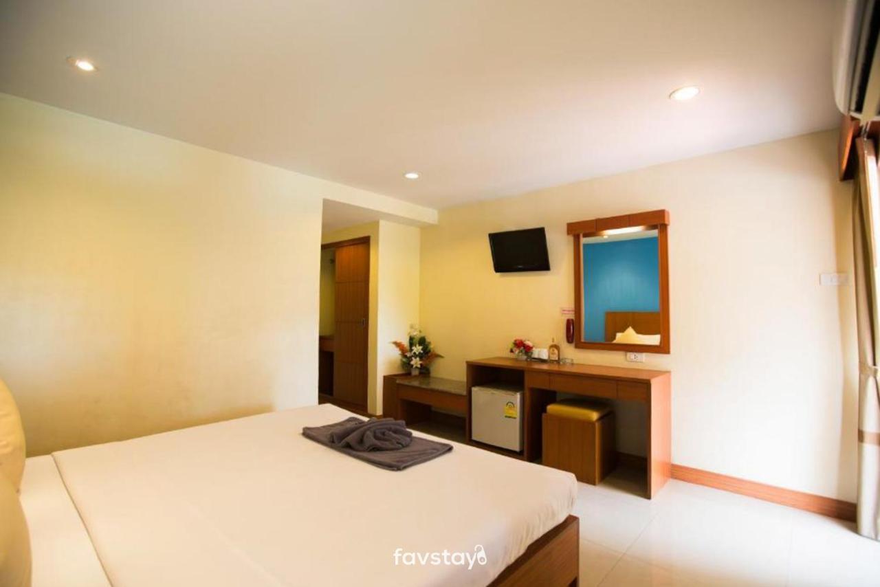 Twin Palms Suites And Residence Pattaya Exterior photo