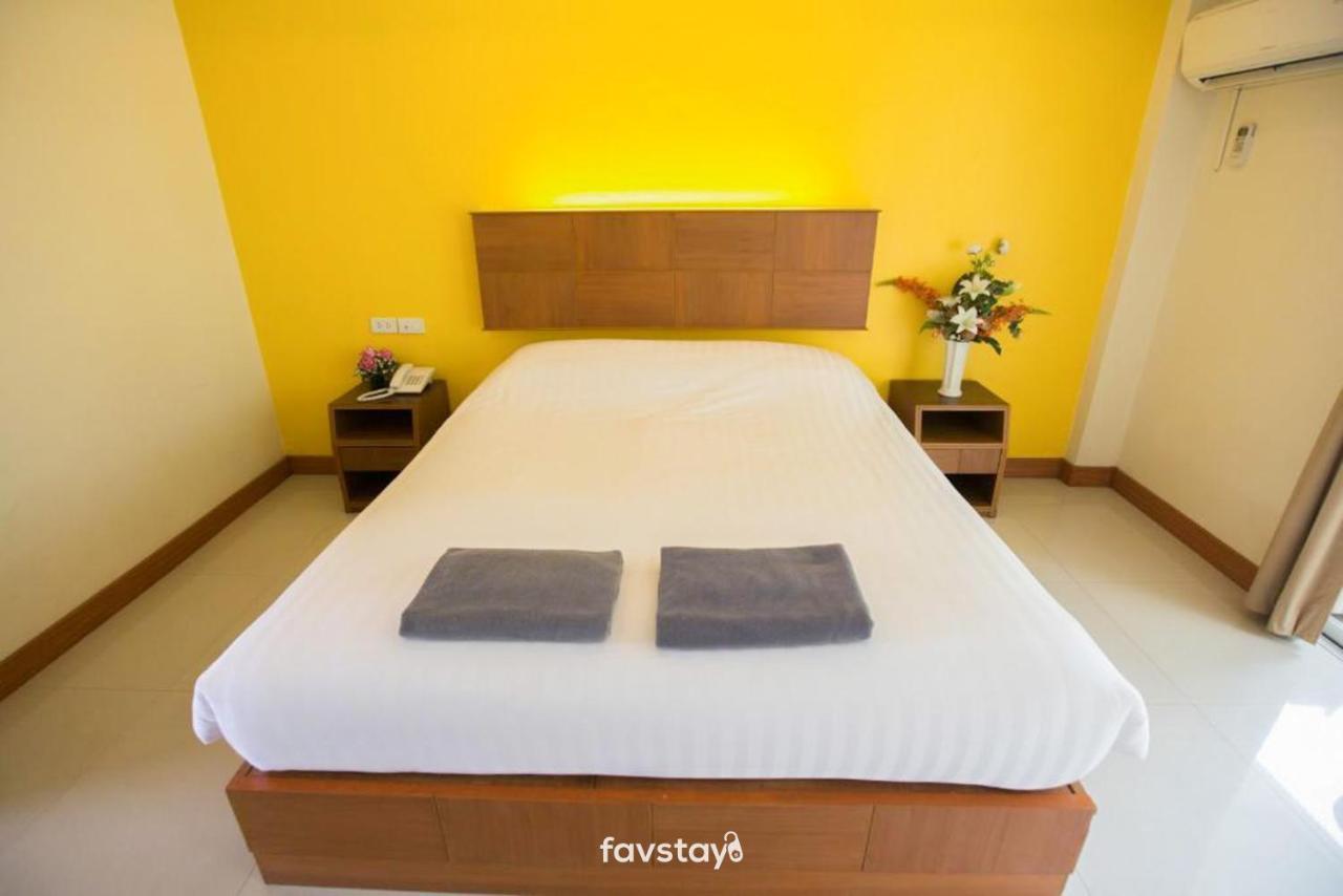 Twin Palms Suites And Residence Pattaya Exterior photo