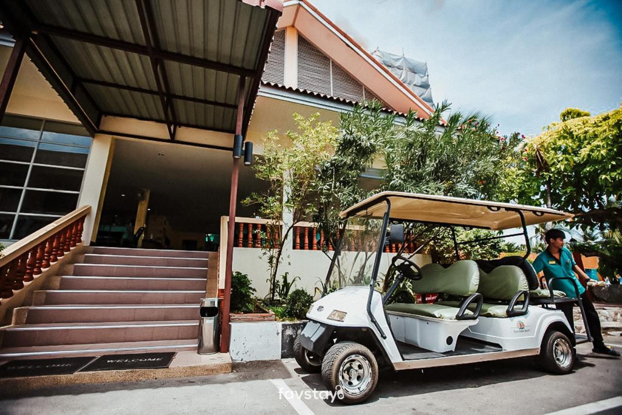 Twin Palms Suites And Residence Pattaya Exterior photo