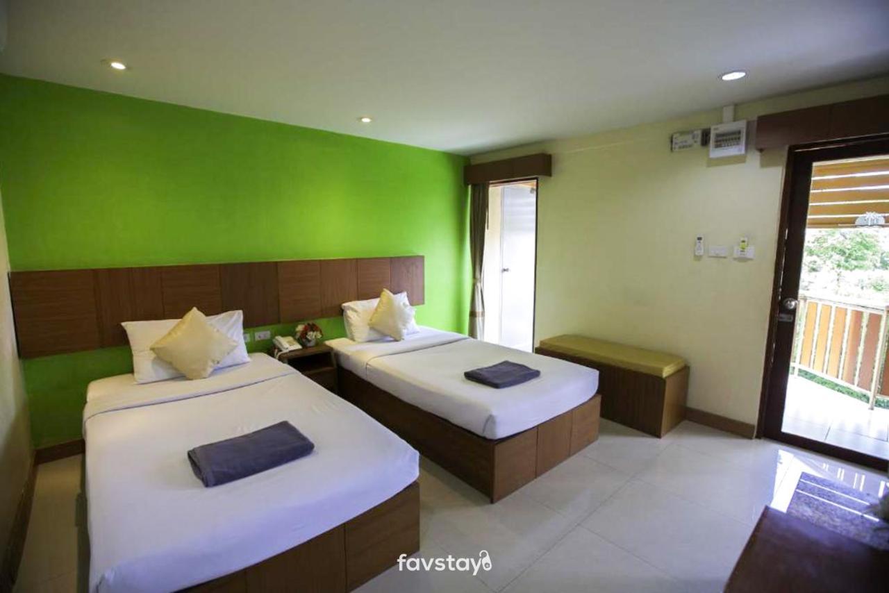 Twin Palms Suites And Residence Pattaya Exterior photo