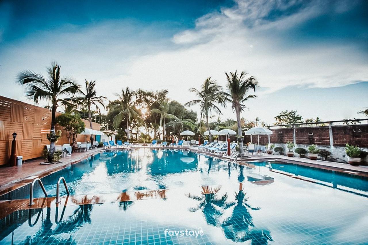 Twin Palms Suites And Residence Pattaya Exterior photo