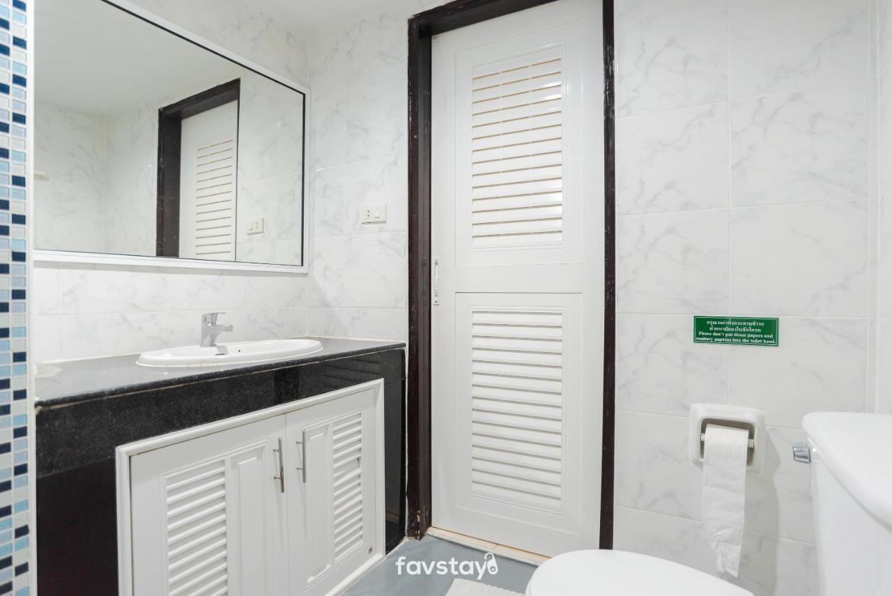 Twin Palms Suites And Residence Pattaya Exterior photo